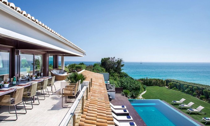 Olhos D'Agua Villa | Outstanding Algarve Villa | 8 Bedrooms | Villa Agua Grande Deluxe | Amazing Sea & Beach Views | Jacuzzi & Gym | Albufeira