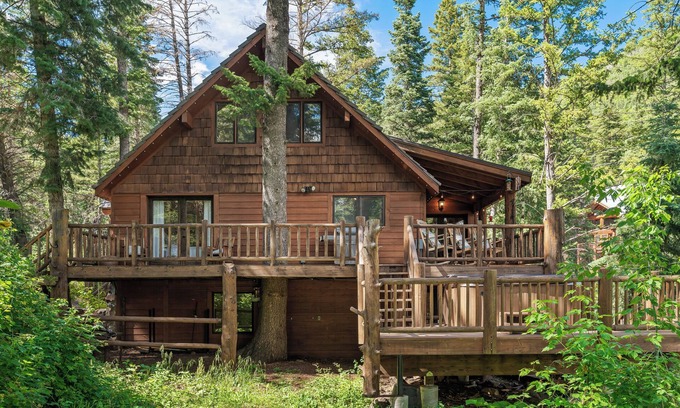 Sundance Kabine | ÜBER DEN FLUSS UND DURCH DAS HOLZ