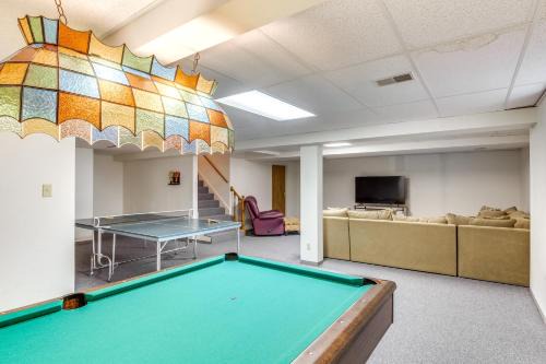 Overland Park Haus | Overland Park Family Home with Game Room and Backyard!