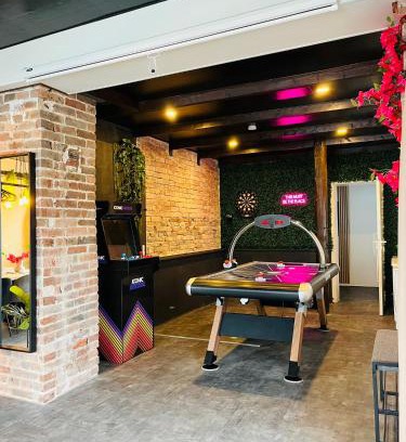 Region Hannover District Haus | OVERNIGHT No4 - Arcade, Kino, Airhockey, Dart