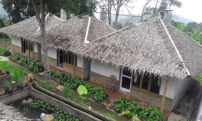 Java Hotel | OYO 2922 Wisma Kampoeng Ciherang Syariah