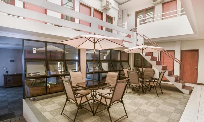 Cileunyi Hotel | OYO 3203 De Java Residence