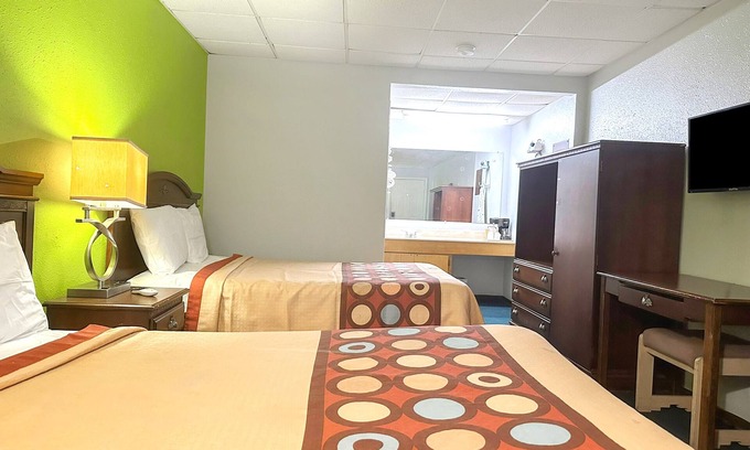 Dexter Hotel | OYO Hickory House Inn