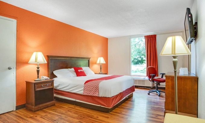 Muskegon Heights Hotel | OYO Hotel Mona Lake Muskegon