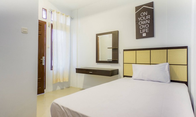Medan Hotel | OYO Life 2354 Rose House