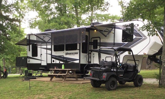 Teresita Haus | Ozark Getaway! Near Jacks Fork River with Free Parking! Pets Allowed!