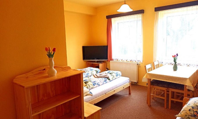 Jicin Haus | P&P Jičín Apartments - soukromé 2-3 lůžkové pokoje s vlastní kuchyní a koupelnou