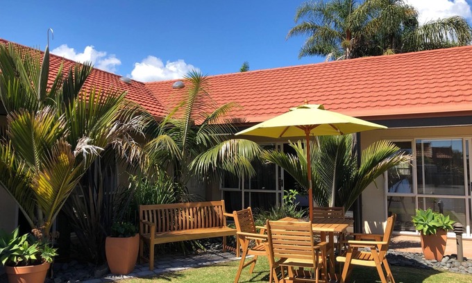 Whakatane Hotel | Pacific Coast Motor Lodge