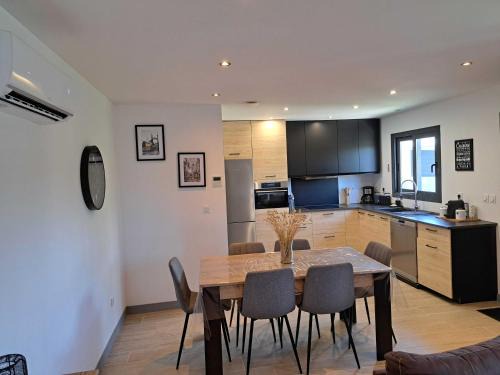 Chalifert Haus | Pacific Green-80M2-Clime-2 big Suites-Parking privé 2 cars-Jardin-Confort