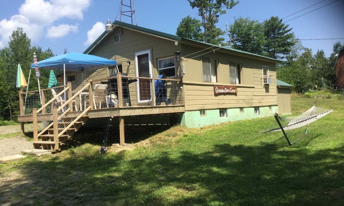 North New Portland Hütte | Der Sommer ist da! Verbringen Sie es auf dem See! Nur noch wenige Wochen offen!