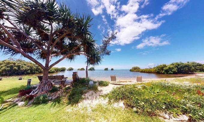 Beachmere Haus | Palazzo on the Beach - Beachmere