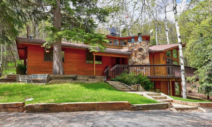 Sundance Kabine | Palisade Pines Sundance, Utah Walk to Sundance Huge yard Game room Mountain Cabins Utah