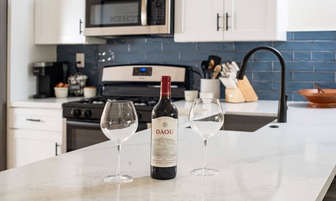 Palm Desert Haus | Palm Desert Oasis- steps from the pool