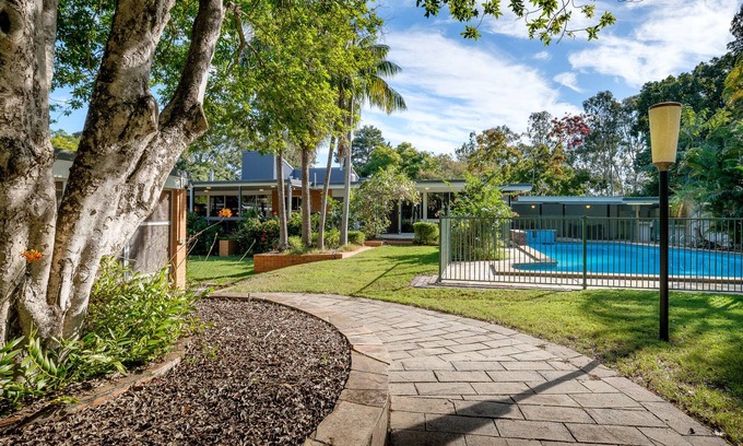 Brisbane Haus | Palm Springs Resort Style Estate - 9 Bedrooms, 2.5 Acres, Pool, Spa, Games Room
