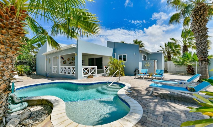 Noord Villa | Ganze Villa: Zu Fuß zu den Stränden, Einkaufen, Essen, Privater Pool.