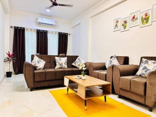 Khattalwada Wohnung | Palm View 1BHK with Pool & Café - Sazo Stays