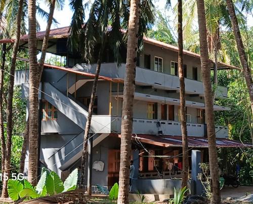 Saligrama Haus | Palm vista