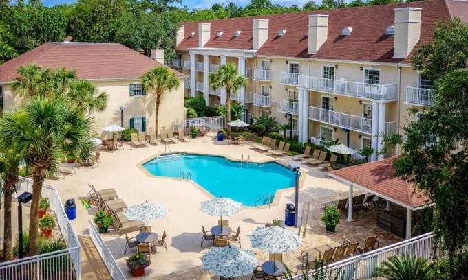Hilton Head Hotel | Palmera Inn and Suites