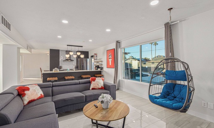 Hy-view Haus | Palms in Paradise Home w/Hot Tub and Pool located near Old Town Scottsdale.