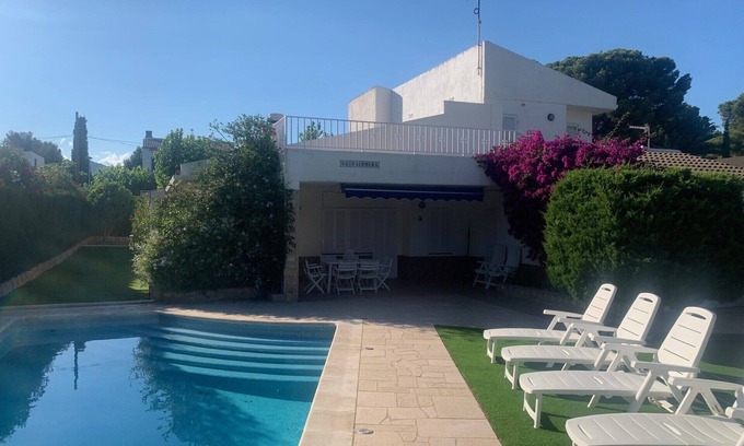Calafat Haus | Palomera, Calafat, in front of the sea, 5 mn beach, swimming pool