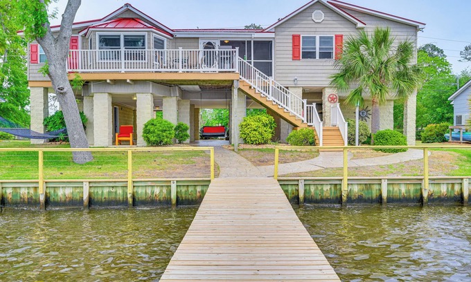 River Road Haus | Pamlico River House w/ Private Dock & River View!