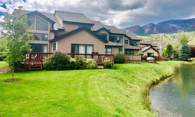Dalton Ranch Haus | Panoramablick auf die Berge, Stream im Hintergrund, auf dem Golfplatz!