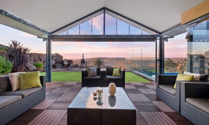 Perth Haus | Panoramic views, secluded nature retreat in the Perth Hills