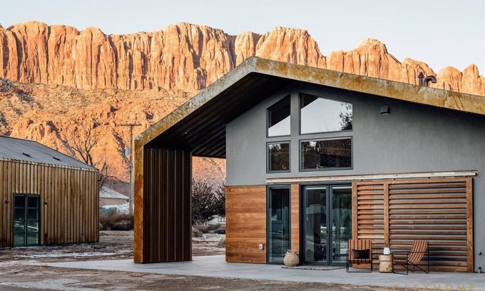Moab South Valley Haus | Panoramic Views I Open Concept Floorplan I Private Hot Tub I Ample Parking
