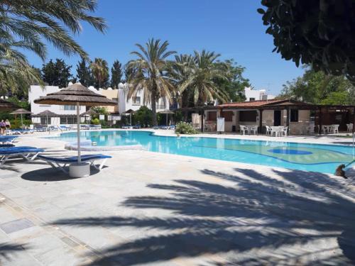 Paphos Wohnung | Paphos Gardens - 1BR Apt Near Pool, 5 Mins To Beach And Shops