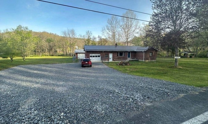 Bluewell Haus | Pappy's Trail House