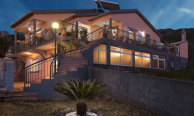 Estrela da Calheta Haus | Paradise House Calheta. ganze Haus mit 3 Schlafzimmer, 1 km vom Strand entfernt calheta