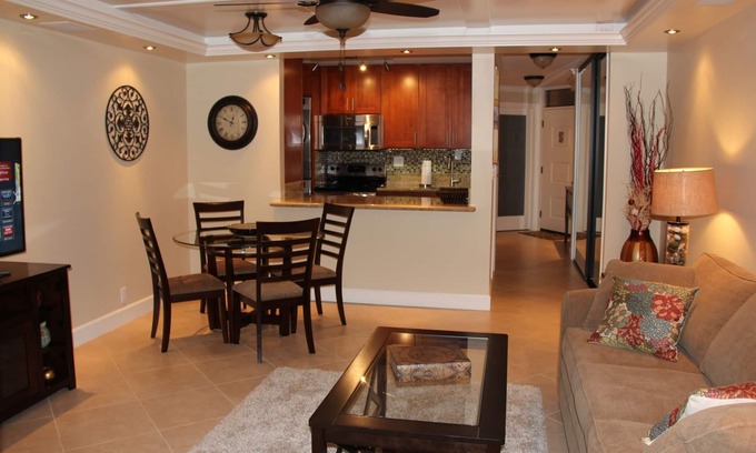 Kihei Eigentumswohnung | Gehoben, renoviert, voll ausgestattet mit Annehmlichkeiten und nur wenige Schritte vom Strand entfernt!