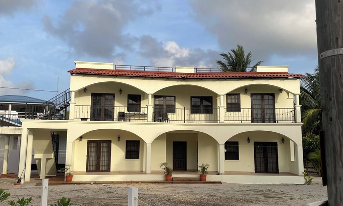 Placencia Wohnung | Paradise Inn Placencia - Turtle Suite on the beach