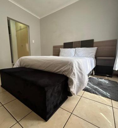 Kareeberg Haus | Paradise on 40 Boekenhout St