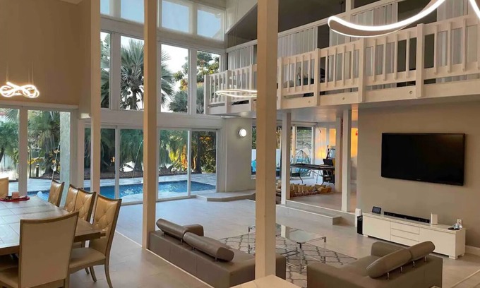 Sunrise Haus | Paradise On The Lake 15-20mins from the beaches & FLL airport