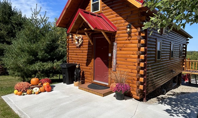 Millersburg Kabine | Paradise Peak Cabins “Songbird”outdoor hot tub in the heart of Amish Country