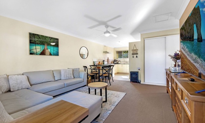 Coffs Harbour Wohnung | Park Beach Retreat - Newly appointed Apartment, Walk to Beach, Shops and Eateries