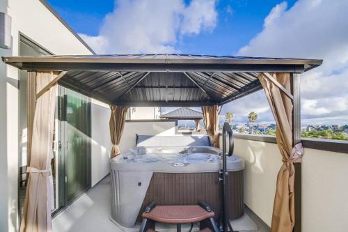 University Heights Wohnung | Park Blvd 302 - Newly Built - Spa - Central