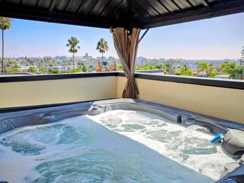 University Heights Wohnung | Park Blvd Paradise 303 king bed With a private Spa