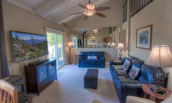 Lake Forest Eigentumswohnung | Park View Paradise 3 Bedroom Condo by RedAwning