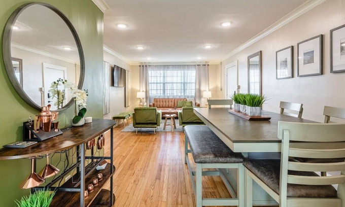 Midtown Eigentumswohnung | *Parkside KING SUITE in Midtown with FREE parking*