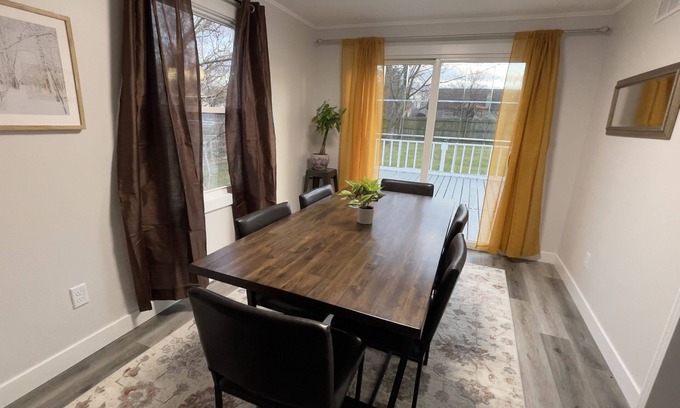 Fort Wayne Haus | Parkview Prince, Large 3 Bedroom Family Home N FW!