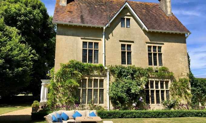 Badminton Bed & Breakfast | Parsonage House, Badminton