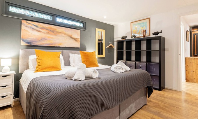 Birlingham Haus | Parsons Pleck-6BD with Swimming Pool