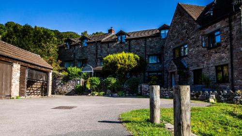 Tintern Haus | Parva Farmhouse Riverside Guesthouse