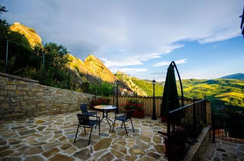 Castelmezzano Haus | PASCHIERE by Keyhole Selection