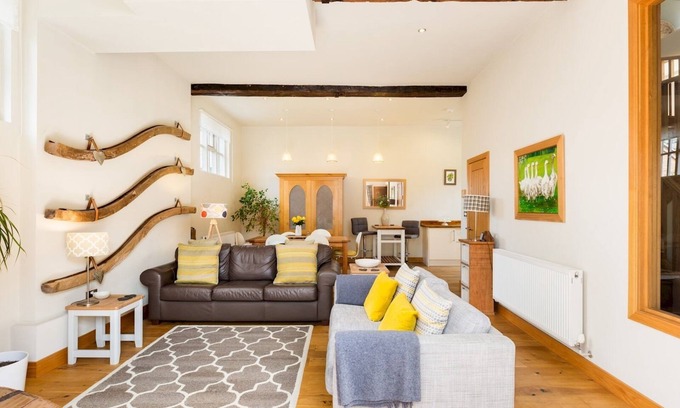 Shottery Haus | Pass the Keys | Charming 3 Bed in Historic Shottery