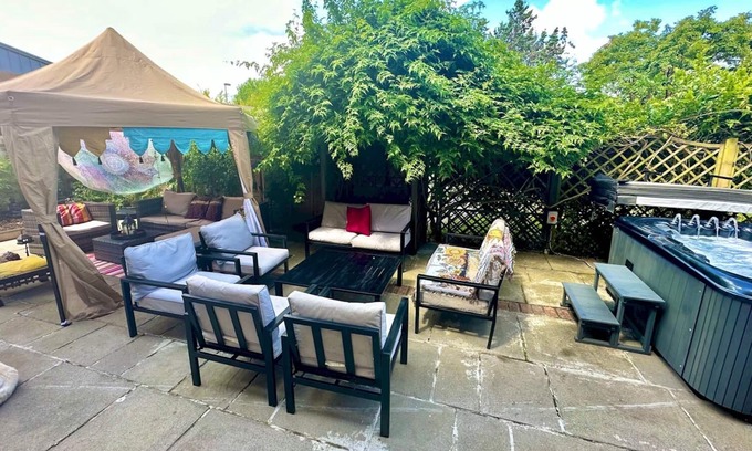 Hamworthy Haus | Pass the Keys | Be the Lord/Lady of your own Manor House