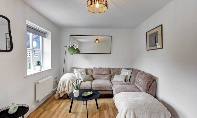 Wythenshawe Haus | Pass the Keys | Modern Townhouse With 3 Bathrooms