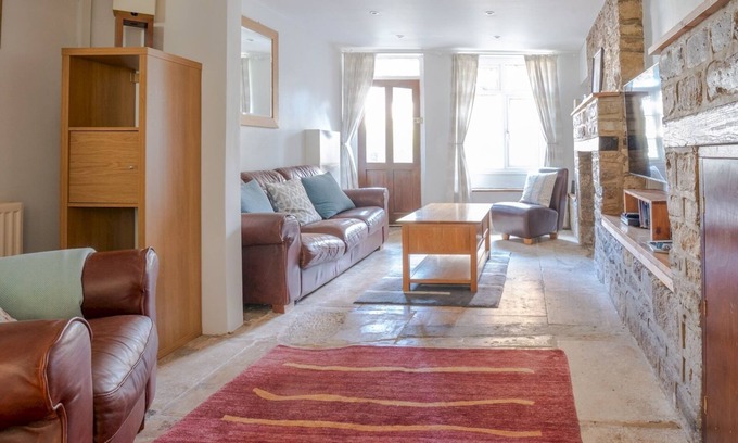 Stratton Haus | Pass the Keys | Quarry Cottage Courtyard Garden